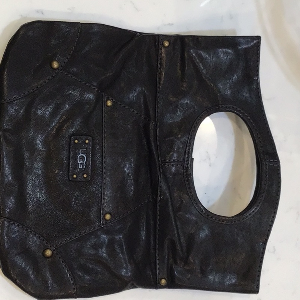 Ugg clutch